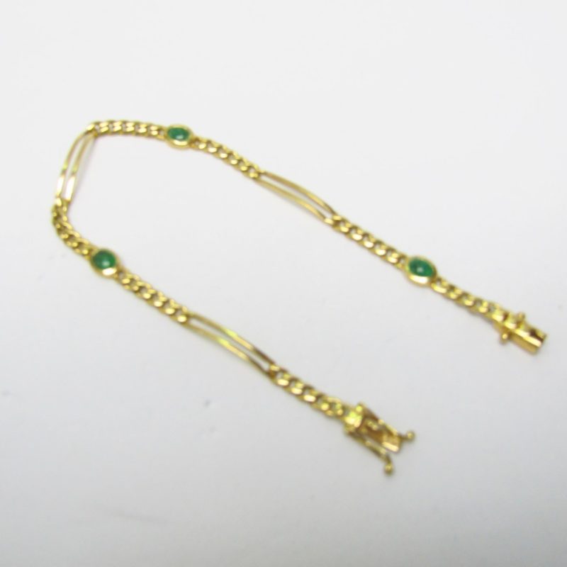 Pulsera en Oro de 18k con tres Esmeraldas de 1 ct en cabujón 7 80 gr