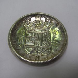 Pareja de platillos representando moneda española de 1805 en plata. España, siglo XX. 205 gr.