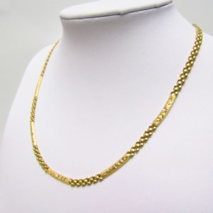 Collar en Oro Amarillo visto y matizado de 18k con apliques decorados. Peso 15,43 gr.