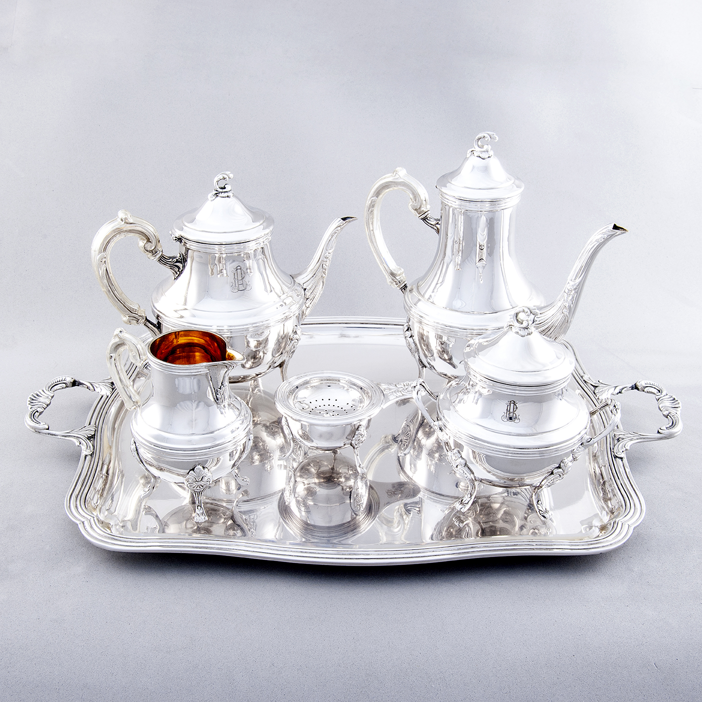 MALTESE CROSS. Louis XV Style Coffee and Tea Set in Sterling Silver. Spain,  20th century. Figaro Auctions