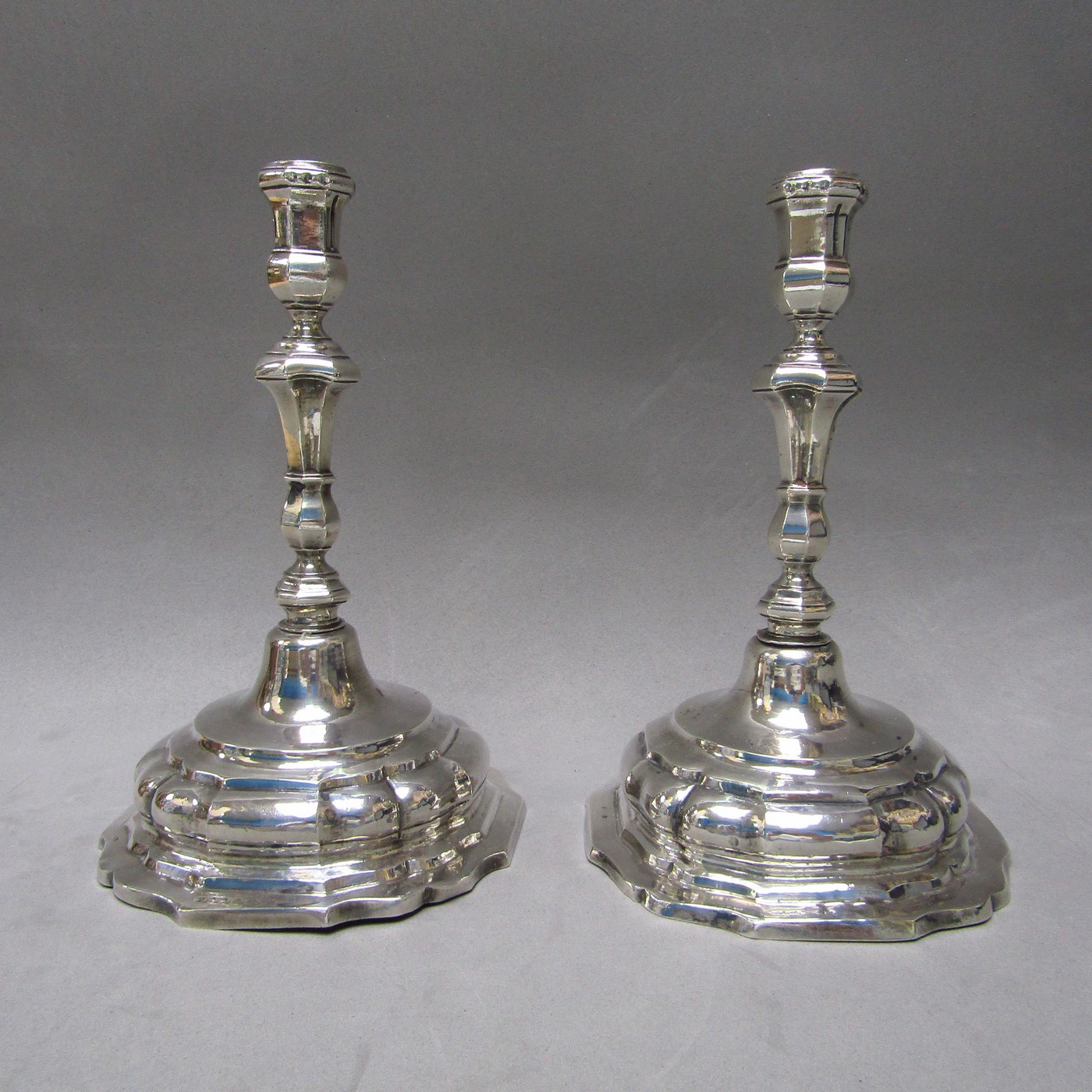 Santa Cruz Y Leyva Pair Of Artisan Carlos V Candlesticks In Sterling Silver Cordoba 1 774 Figaro Auctions