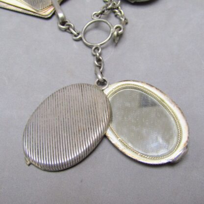 Chatelaine en Plata de Ley con accesorios. España, siglo XIX