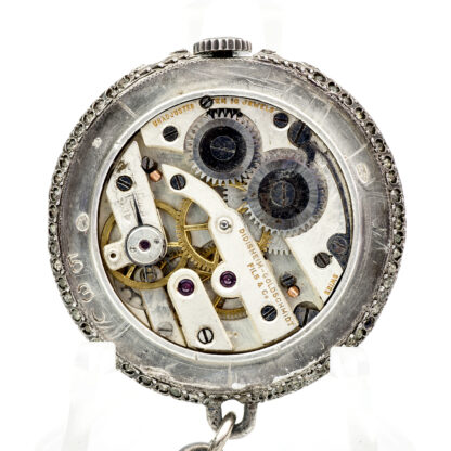 JUVENIA MFG Swiss. Reloj de colgar, con broche, lepine y remontoir. Plata de Ley. Suiza, ca. 1945