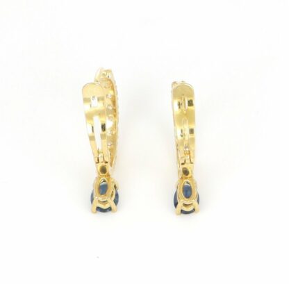 Pendientes en Oro Amarillo de 18k. con 2 Zafiros de 0,50 ct. y 18 Diamantes talla Brillante de 0,54 ct. (F/G-VS/SI). 2,90 gr.